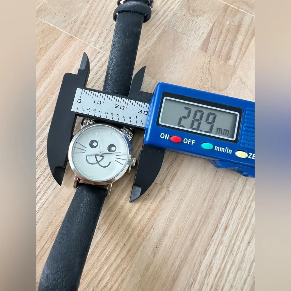 Unbranded ladies silver tone cat watch NEW BATTERY